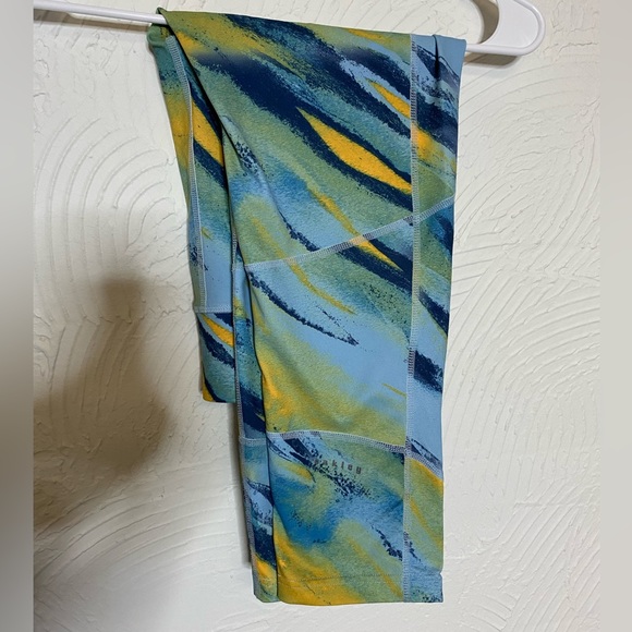 Oakley Workout Capris Large Blue/Yellow - Picture 2 of 5